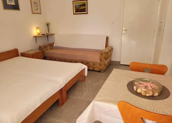 Apartament In 15343 *